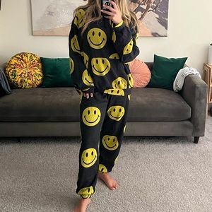 Smiley Repeat - sweatsuit set Aviator Nation